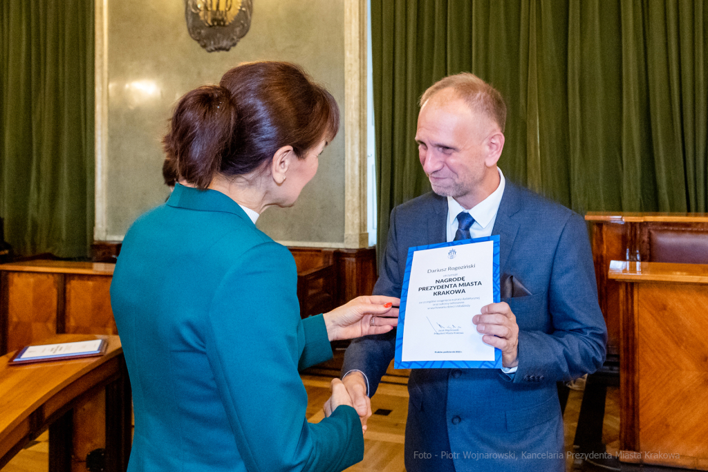 nauczyciele, nagroda, prezydenta, Korfel-Jasińska, wręczenie, nagrody, nauczyciele, Urząd Miasta   Autor: P. Wojnarowski