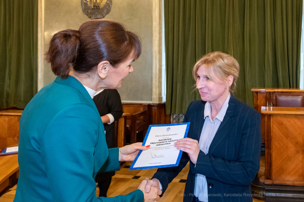 nauczyciele, nagroda, prezydenta, Korfel-Jasińska, wręczenie, nagrody, nauczyciele, Urząd Miasta   Autor: P. Wojnarowski