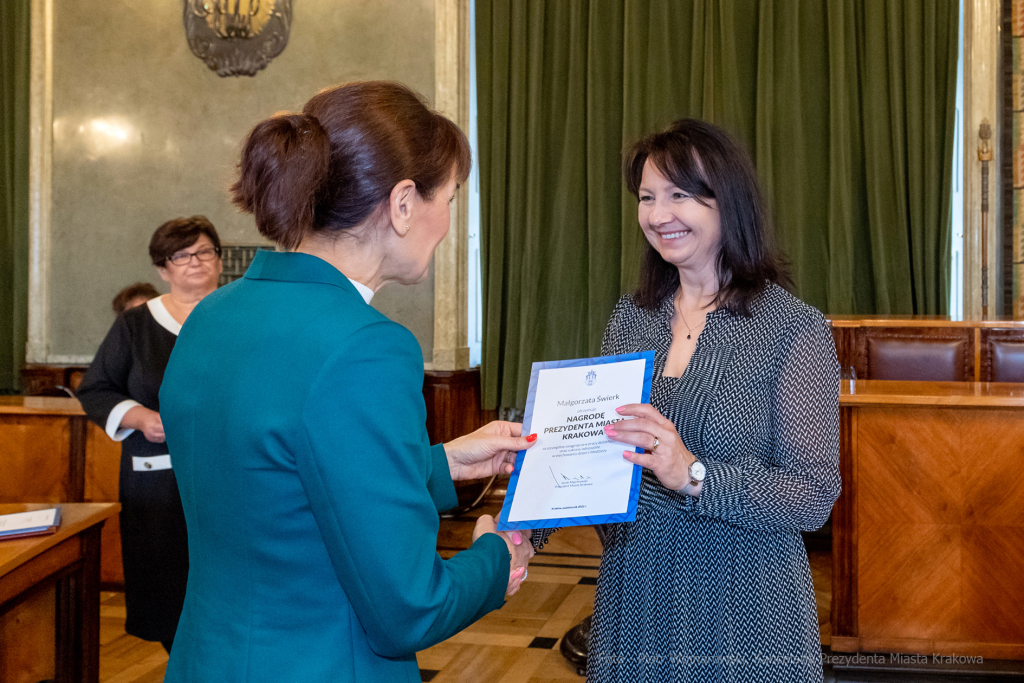 nauczyciele, nagroda, prezydenta, Korfel-Jasińska, wręczenie, nagrody, nauczyciele, Urząd Miasta   Autor: P. Wojnarowski