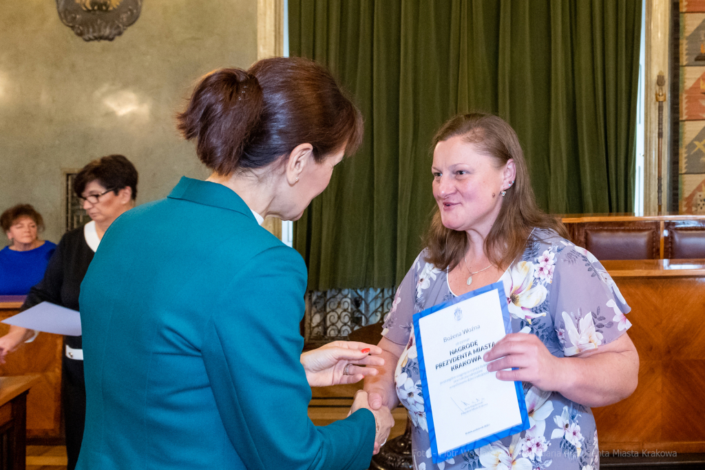 nauczyciele, nagroda, prezydenta, Korfel-Jasińska, wręczenie, nagrody, nauczyciele, Urząd Miasta   Autor: P. Wojnarowski