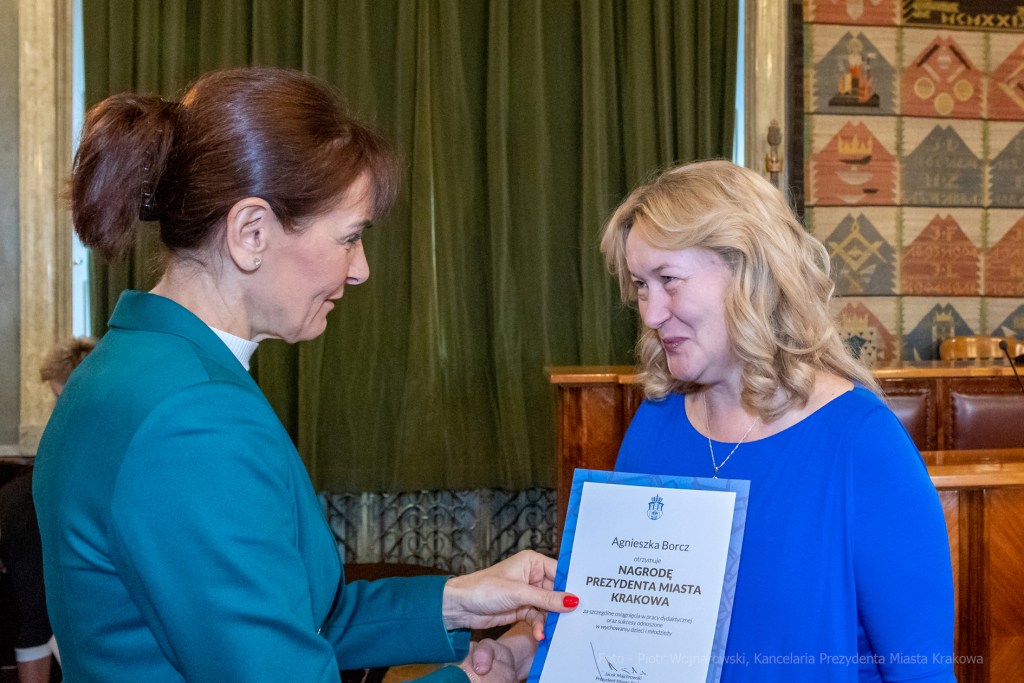 nauczyciele, nagroda, prezydenta, Korfel-Jasińska, wręczenie, nagrody, nauczyciele, Urząd Miasta   Autor: P. Wojnarowski