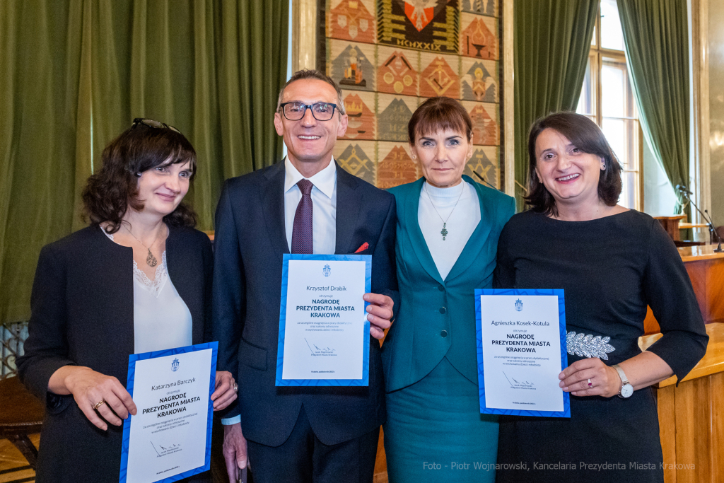 nauczyciele, nagroda, prezydenta, Korfel-Jasińska, wręczenie, nagrody, nauczyciele, Urząd Miasta   Autor: P. Wojnarowski