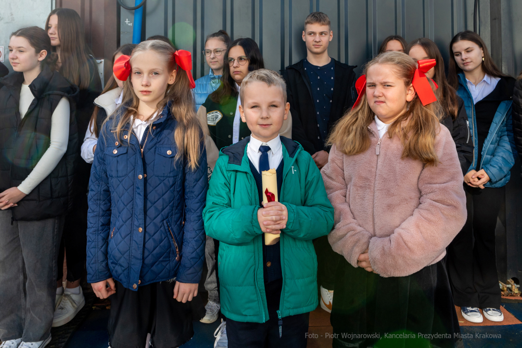 umk_1972.jpg-szkoła, budowa, sala, gimnastyczna, 89, Kraków, Kulig, wmurowanie, akt, erekcyjny  Autor: P. Wojnarowski