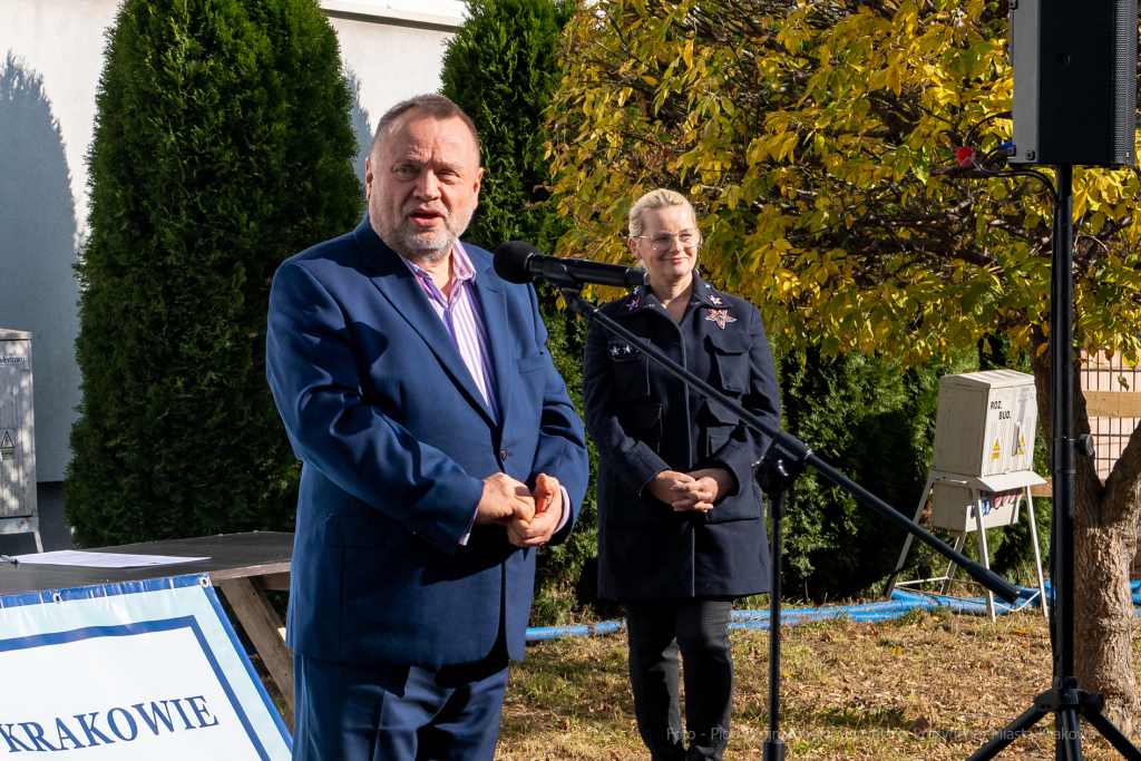 umk_1977.jpg-szkoła, budowa, sala, gimnastyczna, 89, Kraków, Kulig, wmurowanie, akt, erekcyjny  Autor: P. Wojnarowski