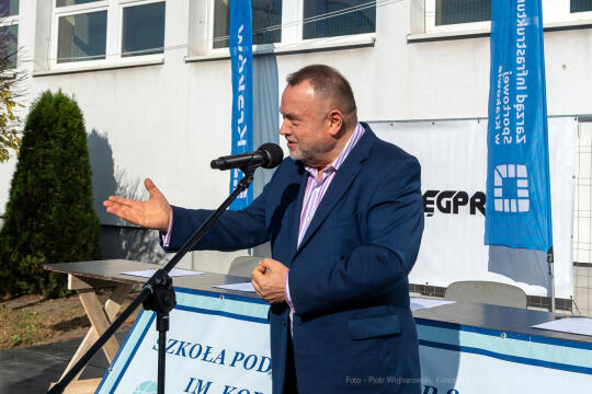 umk_1988.jpg-szkoła, budowa, sala, gimnastyczna, 89, Kraków, Kulig, wmurowanie, akt, erekcyjny