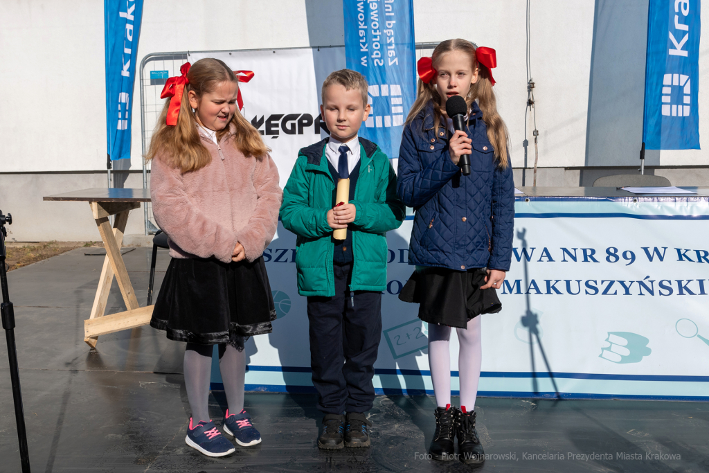 umk_2002.jpg-szkoła, budowa, sala, gimnastyczna, 89, Kraków, Kulig, wmurowanie, akt, erekcyjny  Autor: P. Wojnarowski