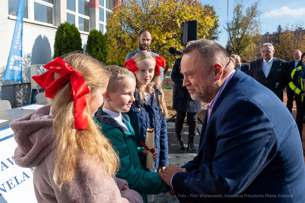 umk_2014.jpg-szkoła, budowa, sala, gimnastyczna, 89, Kraków, Kulig, wmurowanie, akt, erekcyjny  Autor: P. Wojnarowski