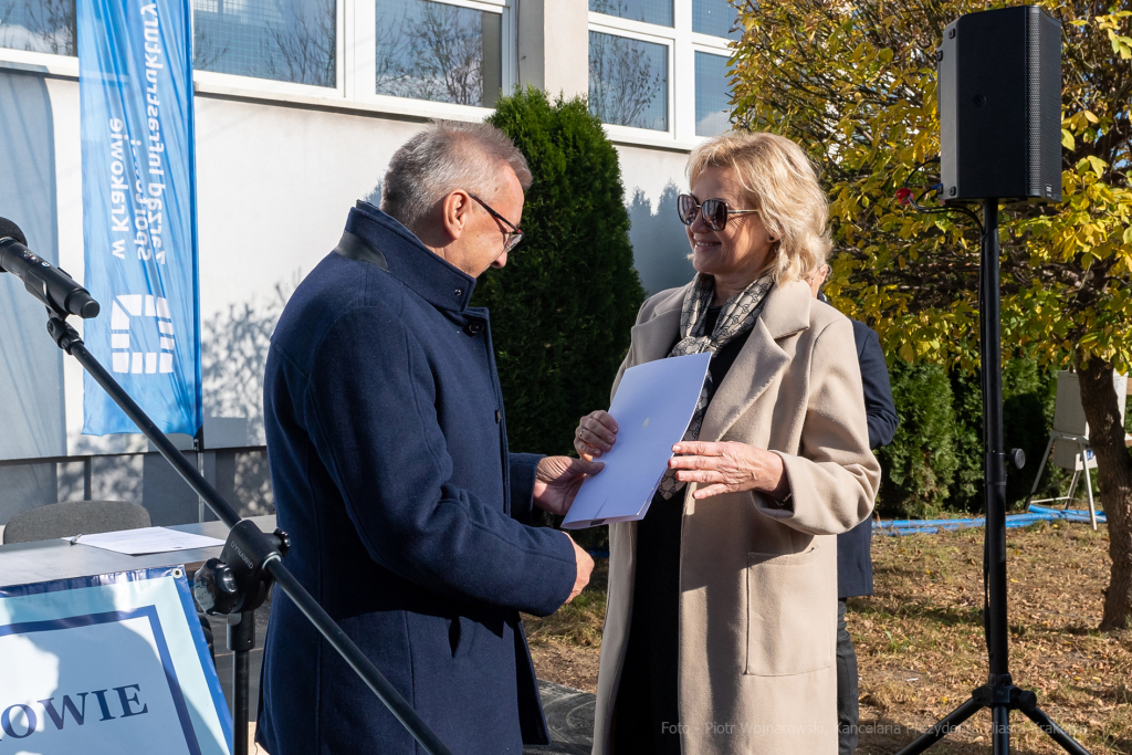 umk_2040.jpg-szkoła, budowa, sala, gimnastyczna, 89, Kraków, Kulig, wmurowanie, akt, erekcyjny  Autor: P. Wojnarowski