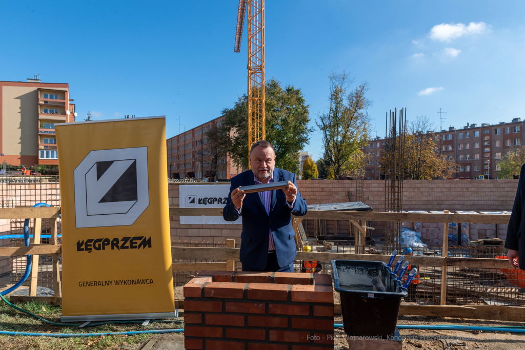 umk_2101.jpg-szkoła, budowa, sala, gimnastyczna, 89, Kraków, Kulig, wmurowanie, akt, erekcyjny  Autor: P. Wojnarowski