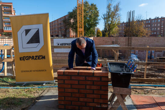 umk_2105.jpg-szkoła, budowa, sala, gimnastyczna, 89, Kraków, Kulig, wmurowanie, akt, erekcyjny