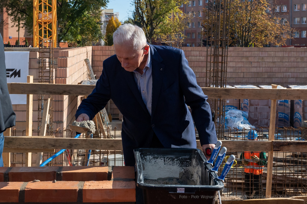 umk_2130.jpg-szkoła, budowa, sala, gimnastyczna, 89, Kraków, Kulig, wmurowanie, akt, erekcyjny  Autor: P. Wojnarowski