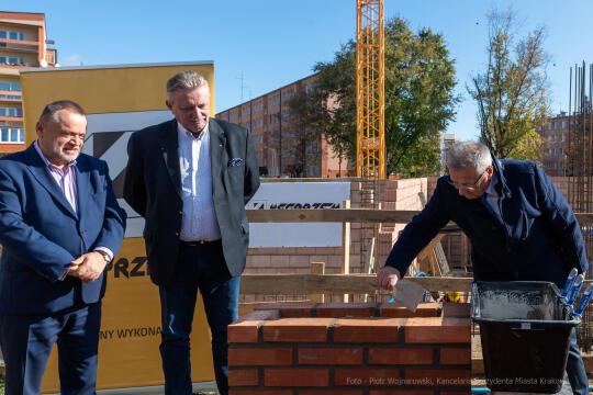 umk_2148.jpg-szkoła, budowa, sala, gimnastyczna, 89, Kraków, Kulig, wmurowanie, akt, erekcyjny