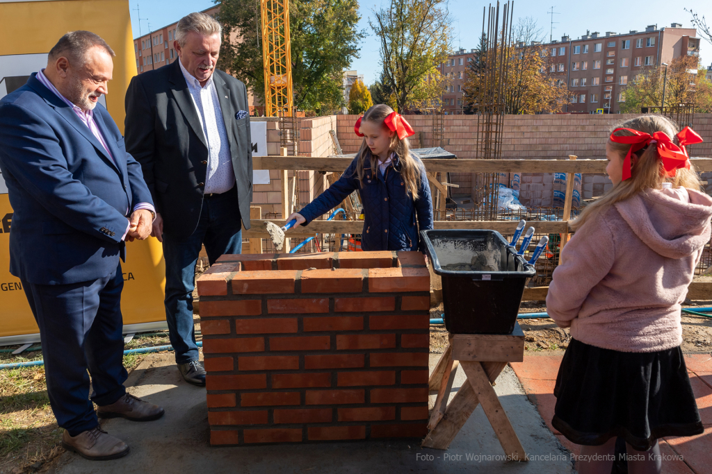 umk_2162.jpg-szkoła, budowa, sala, gimnastyczna, 89, Kraków, Kulig, wmurowanie, akt, erekcyjny  Autor: P. Wojnarowski
