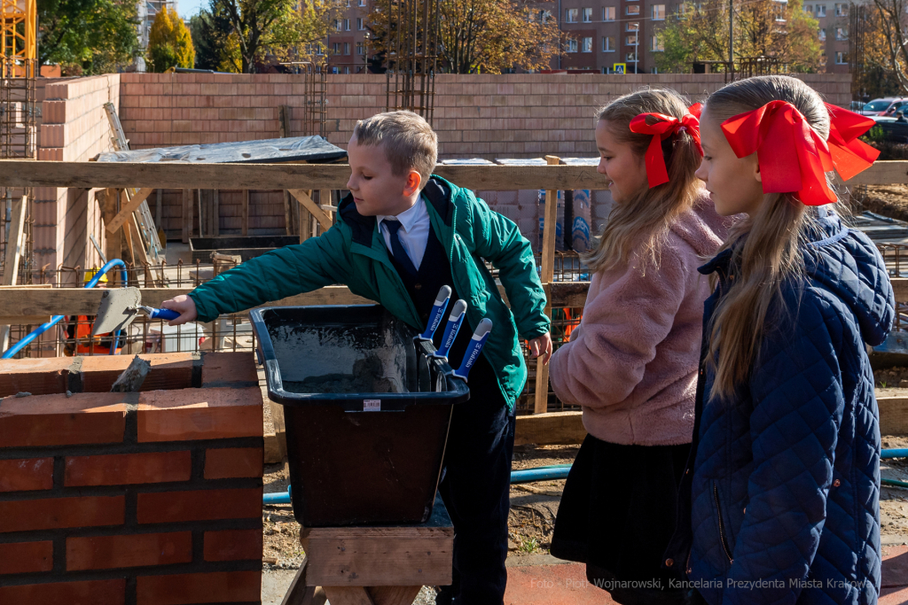 umk_2164.jpg-szkoła, budowa, sala, gimnastyczna, 89, Kraków, Kulig, wmurowanie, akt, erekcyjny  Autor: P. Wojnarowski