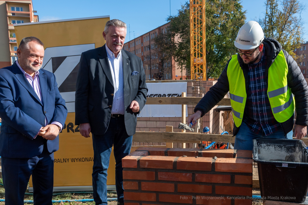 umk_2179.jpg-szkoła, budowa, sala, gimnastyczna, 89, Kraków, Kulig, wmurowanie, akt, erekcyjny  Autor: P. Wojnarowski