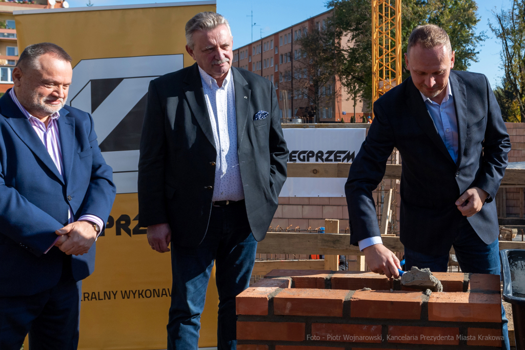 umk_2181.jpg-szkoła, budowa, sala, gimnastyczna, 89, Kraków, Kulig, wmurowanie, akt, erekcyjny  Autor: P. Wojnarowski