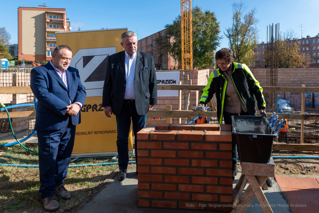 umk_2184.jpg-szkoła, budowa, sala, gimnastyczna, 89, Kraków, Kulig, wmurowanie, akt, erekcyjny  Autor: P. Wojnarowski