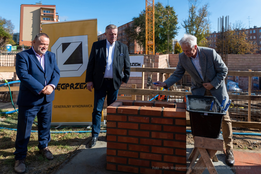 umk_2186.jpg-szkoła, budowa, sala, gimnastyczna, 89, Kraków, Kulig, wmurowanie, akt, erekcyjny  Autor: P. Wojnarowski