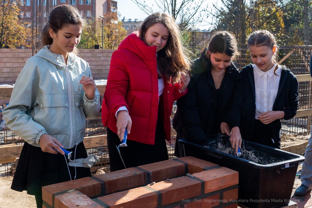 umk_2188.jpg-szkoła, budowa, sala, gimnastyczna, 89, Kraków, Kulig, wmurowanie, akt, erekcyjny  Autor: P. Wojnarowski