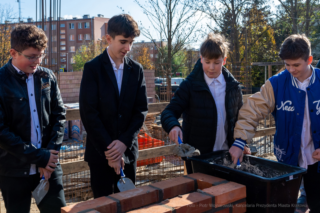 umk_2195.jpg-szkoła, budowa, sala, gimnastyczna, 89, Kraków, Kulig, wmurowanie, akt, erekcyjny  Autor: P. Wojnarowski
