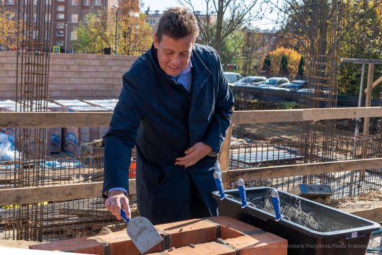 umk_2215.jpg-szkoła, budowa, sala, gimnastyczna, 89, Kraków, Kulig, wmurowanie, akt, erekcyjny