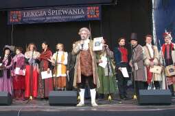 dscf1916_kopia.jpg-lekcja, śpiewania, Domański, śpiew, patriotyzm