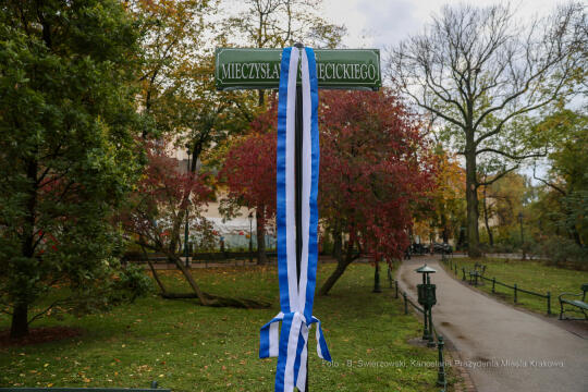 bs-października 22, 2022-img_9755.jpg-Skwer Święcickiego, Piaskowski