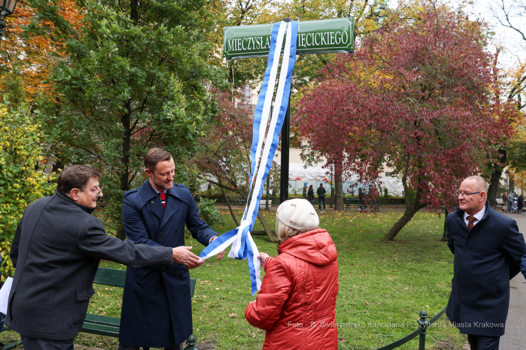 bs-października 22, 2022-img_9854.jpg-Skwer Święcickiego, Piaskowski  Autor: B. Świerzowski