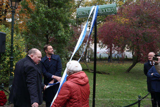 bs-października 22, 2022-img_9863.jpg-Skwer Święcickiego, Piaskowski