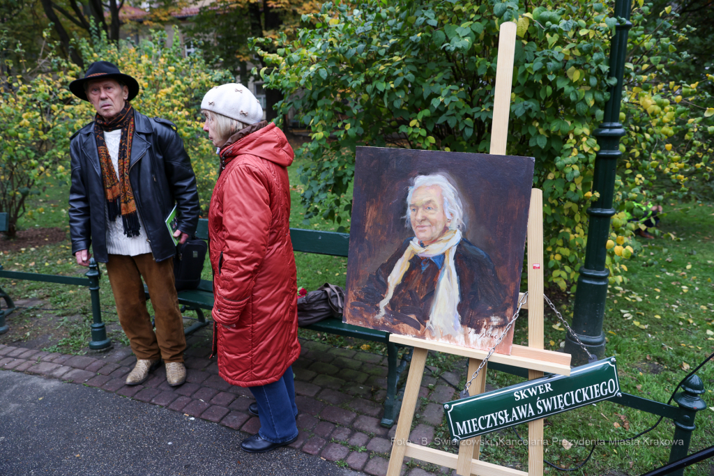 bs-października 22, 2022-img_9881.jpg-Skwer Święcickiego, Piaskowski  Autor: B. Świerzowski