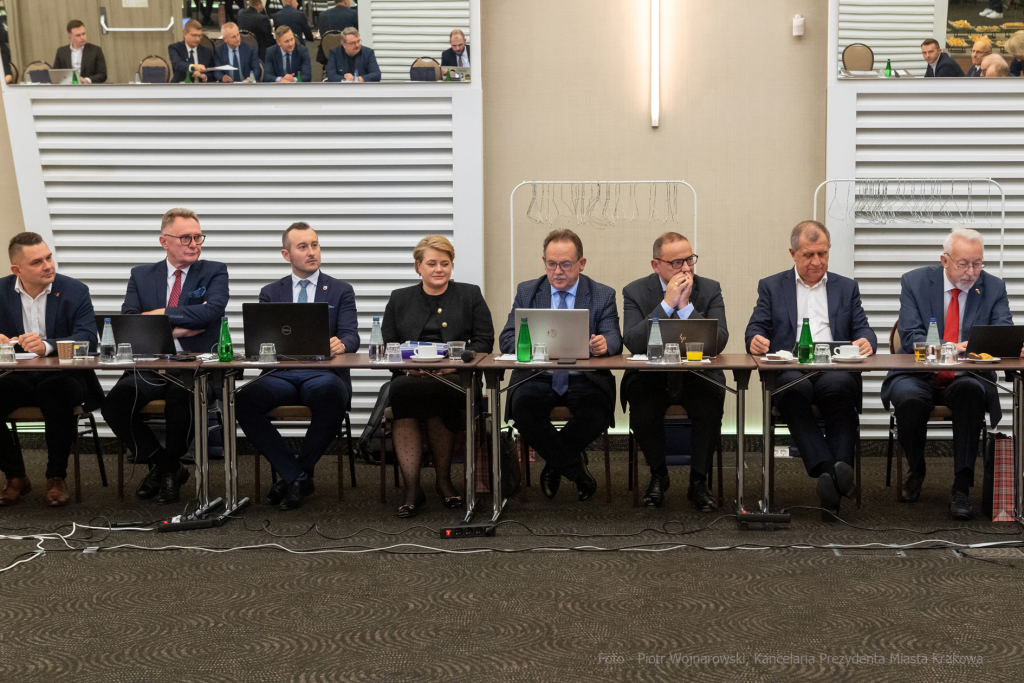 umk_2906-2.jpg-Związek, Miast, Polskich, Majchrowski, medal, zarząd, Kraków, posiedzenie  Autor: P. Wojnarowski