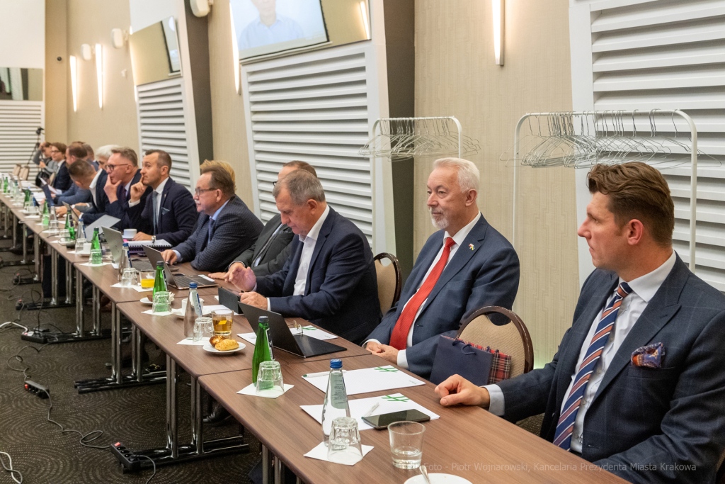 umk_2918-2.jpg-Związek, Miast, Polskich, Majchrowski, medal, zarząd, Kraków, posiedzenie  Autor: P. Wojnarowski