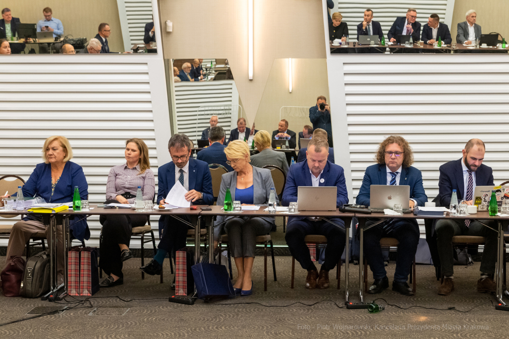 umk_2920-2.jpg-Związek, Miast, Polskich, Majchrowski, medal, zarząd, Kraków, posiedzenie  Autor: P. Wojnarowski