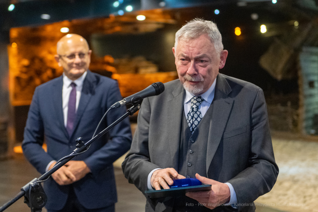 umk_3102-2.jpg-Związek, Miast, Polskich, Majchrowski, medal, zarząd, Kraków, posiedzenie  Autor: P. Wojnarowski
