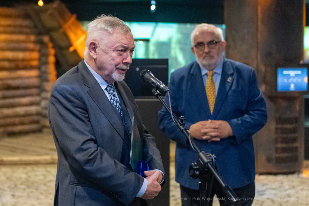 umk_3113-2.jpg-Związek, Miast, Polskich, Majchrowski, medal, zarząd, Kraków, posiedzenie  Autor: P. Wojnarowski