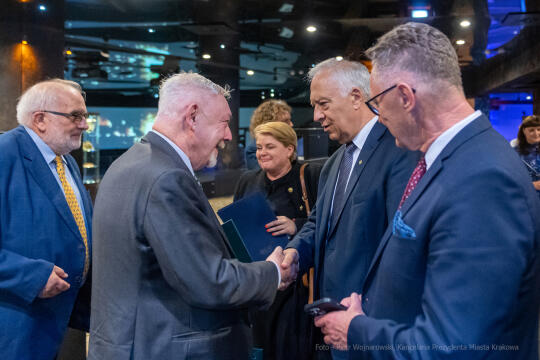 umk_3141-2.jpg-Związek, Miast, Polskich, Majchrowski, medal, zarząd, Kraków, posiedzenie