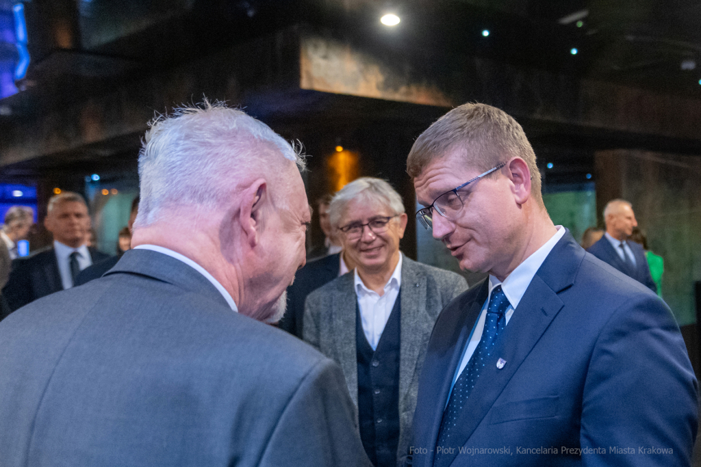 umk_3152-2.jpg-Związek, Miast, Polskich, Majchrowski, medal, zarząd, Kraków, posiedzenie  Autor: P. Wojnarowski