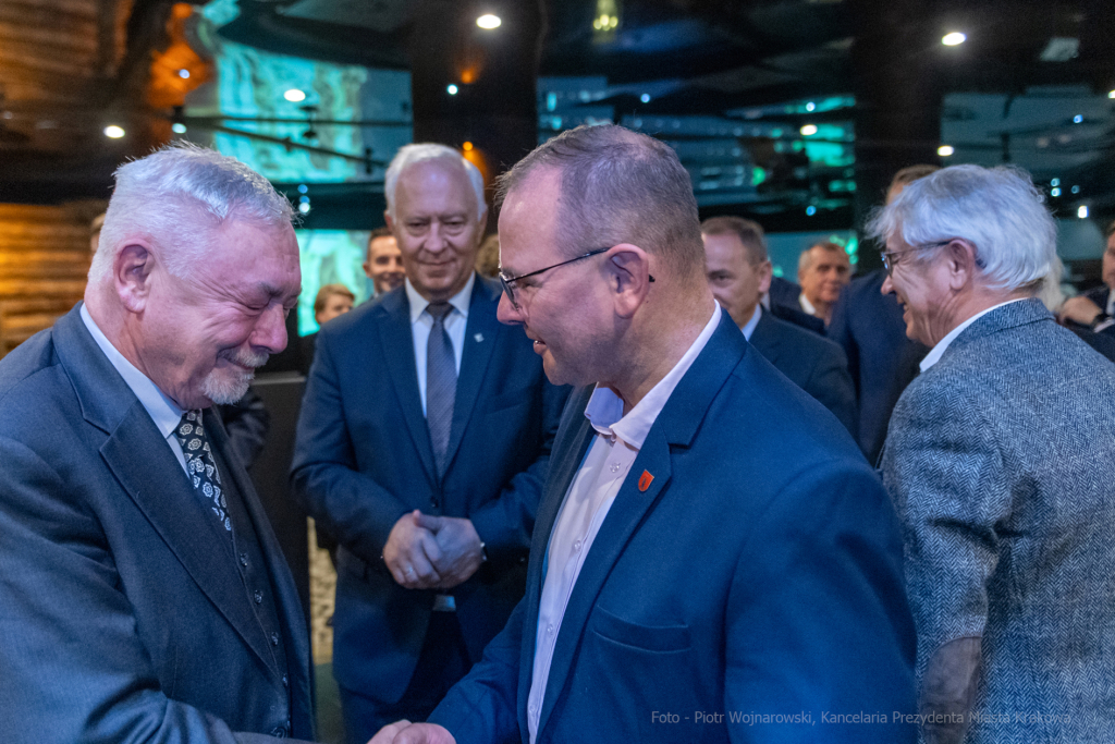umk_3157-2.jpg-Związek, Miast, Polskich, Majchrowski, medal, zarząd, Kraków, posiedzenie  Autor: P. Wojnarowski