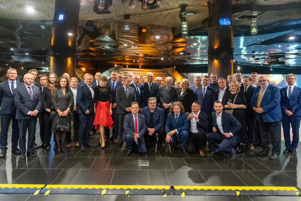 umk_3160-2.jpg-Związek, Miast, Polskich, Majchrowski, medal, zarząd, Kraków, posiedzenie  Autor: P. Wojnarowski