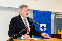 umk_3484.jpg-wręczenie, medal świętego Krzysztofa, Krzysztofory, Niezabitowski, Majchrowski