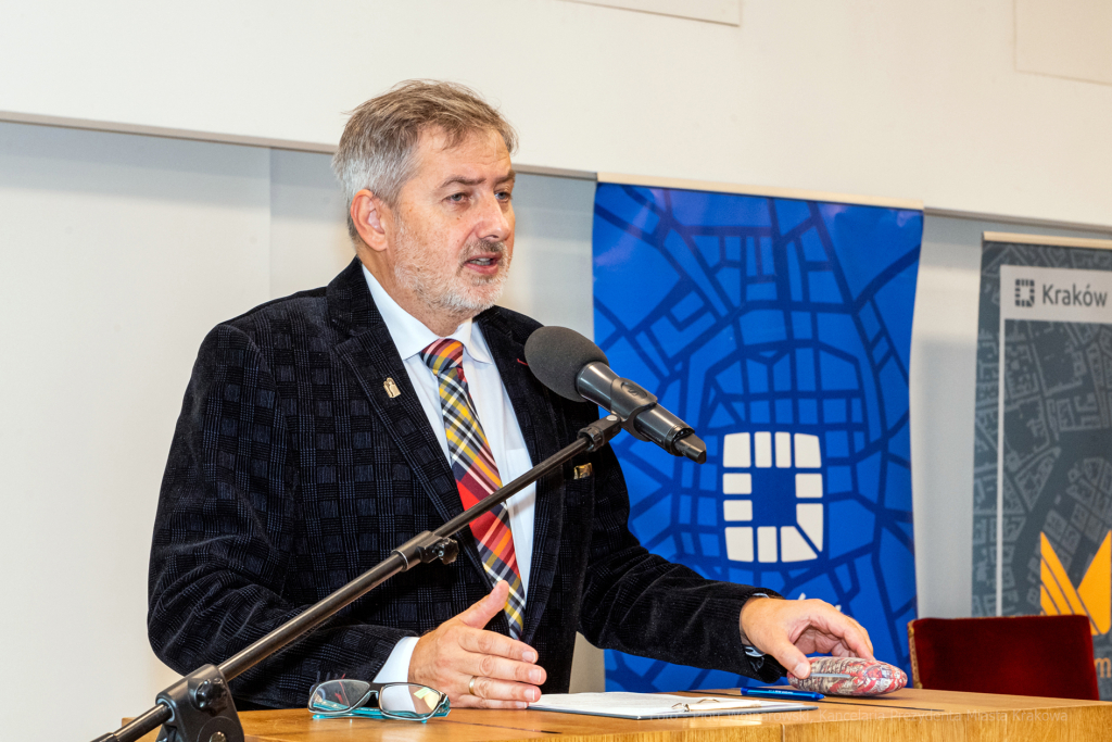 umk_3484.jpg-wręczenie, medal świętego Krzysztofa, Krzysztofory, Niezabitowski, Majchrowski  Autor: P. Wojnarowski