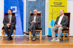 umk_3508.jpg-wręczenie, medal świętego Krzysztofa, Krzysztofory, Niezabitowski, Majchrowski