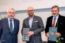 umk_3595.jpg-wręczenie, medal świętego Krzysztofa, Krzysztofory, Niezabitowski, Majchrowski