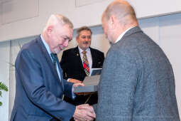 umk_3607.jpg-wręczenie, medal świętego Krzysztofa, Krzysztofory, Niezabitowski, Majchrowski