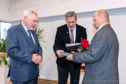 umk_3615.jpg-wręczenie, medal świętego Krzysztofa, Krzysztofory, Niezabitowski, Majchrowski