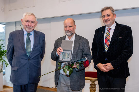 umk_3630.jpg-wręczenie, medal świętego Krzysztofa, Krzysztofory, Niezabitowski, Majchrowski