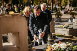fr_20221027_0778-1.jpg-„Krakowski Znicz Pamięci” w Alei Zasłużonych na cmentarzu Rakowickim