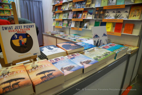 bs_221027_0090.jpg-Targi Książki, Majchrowski