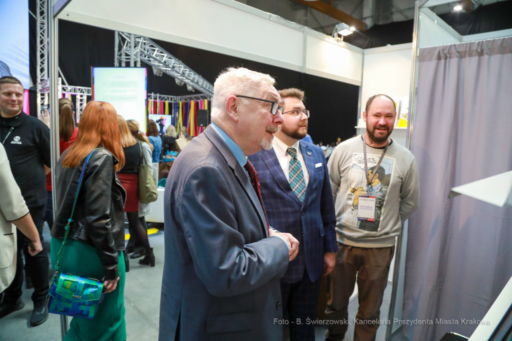 bs_221027_0215.jpg-Targi Książki, Majchrowski  Autor: B. Świerzowski