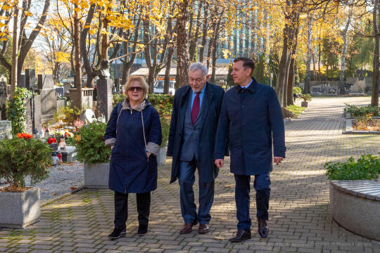 umk_3826.jpg-Rakowicki, cmentarz, zapalenie, znicze, Kraków, pamięta, 2022, zniczy